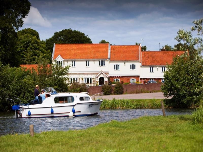 Wayford Bridge Inn Hotel スタラム エクステリア 写真